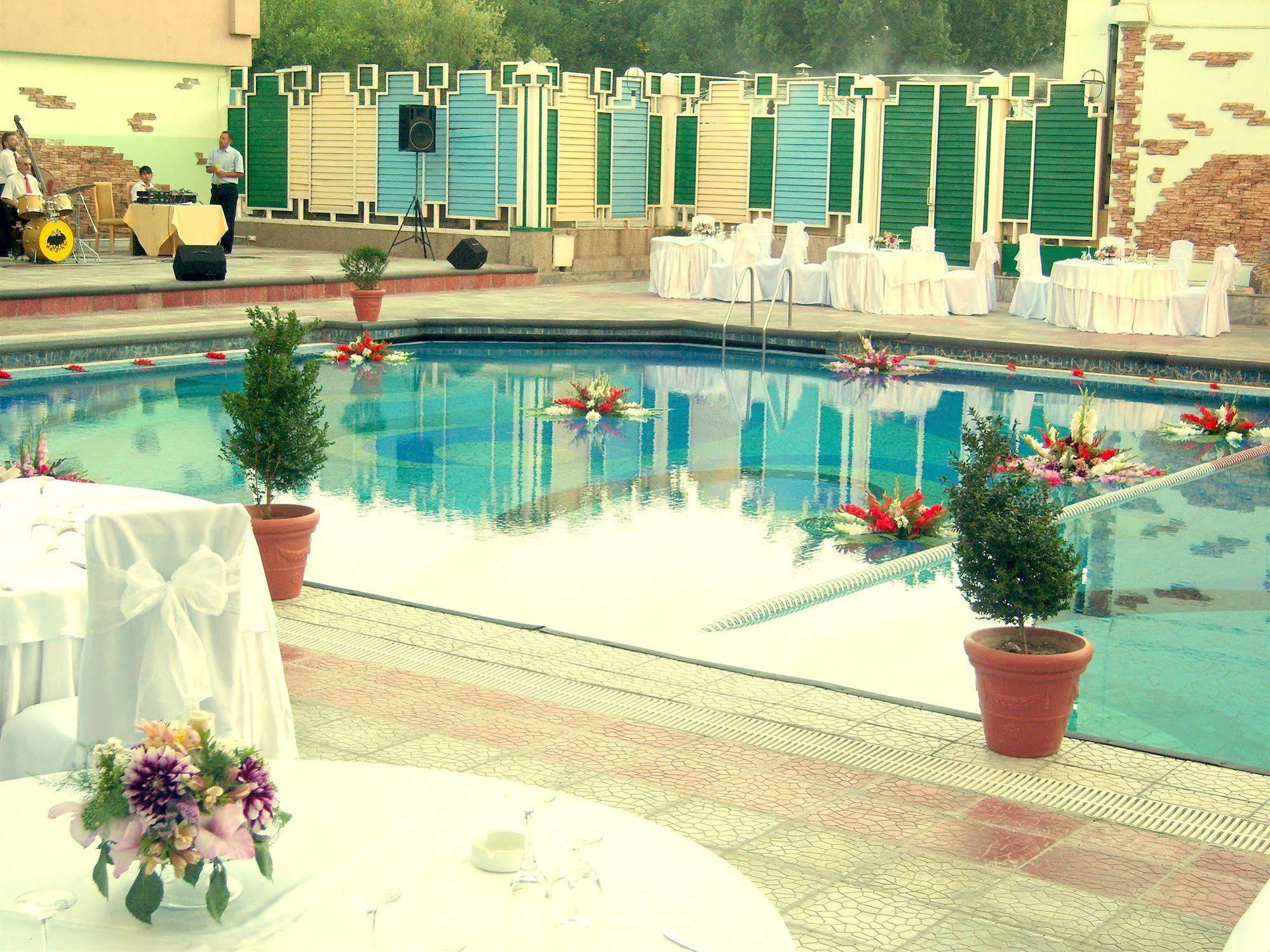 Le Grande Plaza Hotel Tashkent Esterno foto